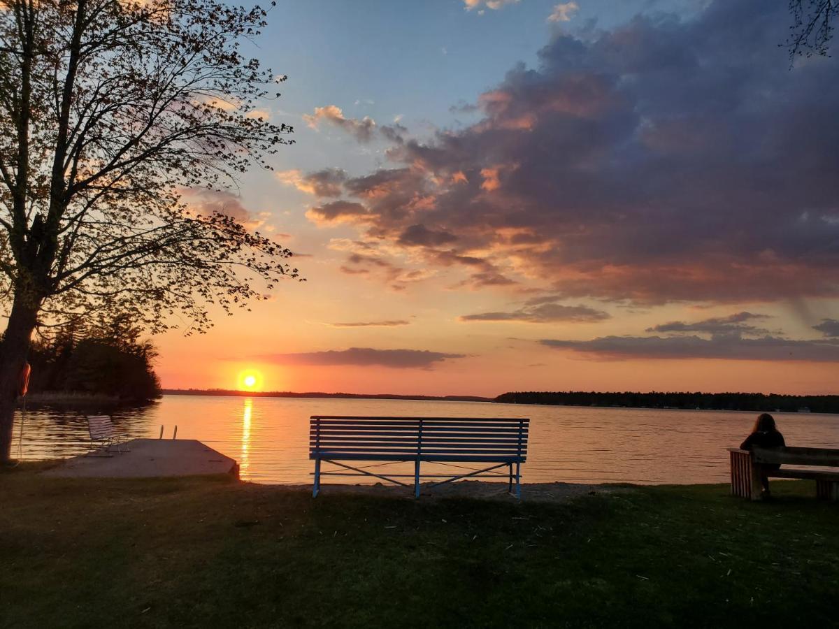 Fun Place With A Sandy Beach For Swimming, Boating, And Fishing, Featuring 3 Available Cabins Fenelon Falls Εξωτερικό φωτογραφία