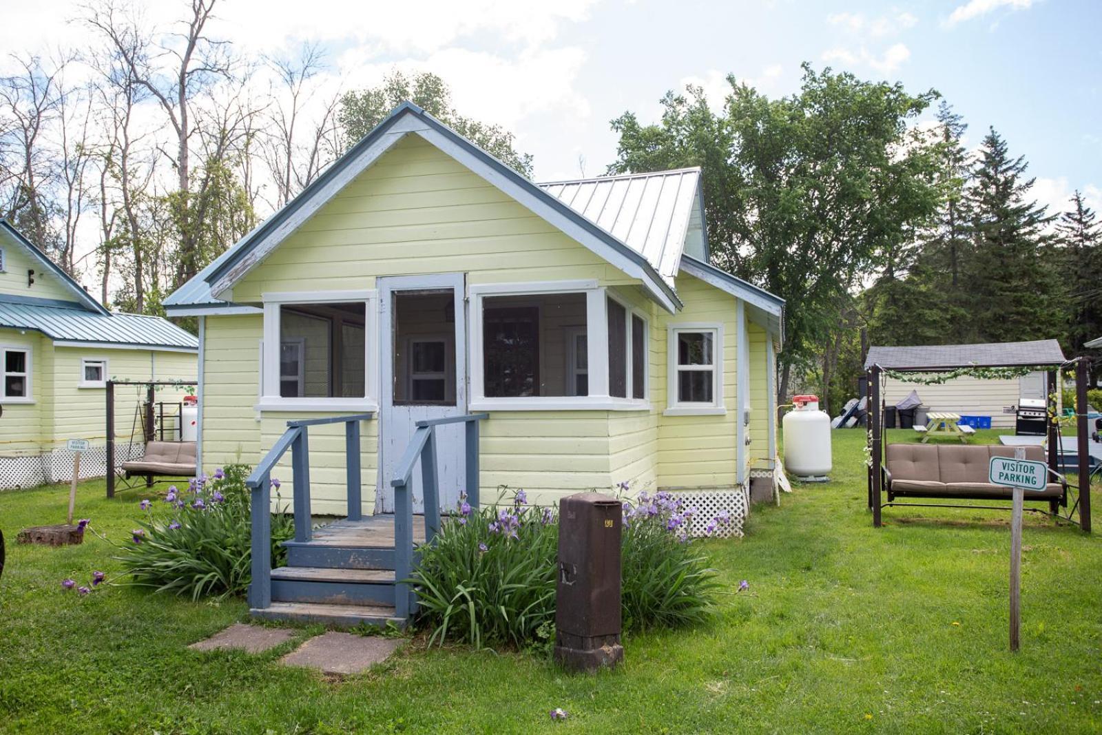 Fun Place With A Sandy Beach For Swimming, Boating, And Fishing, Featuring 3 Available Cabins Fenelon Falls Εξωτερικό φωτογραφία