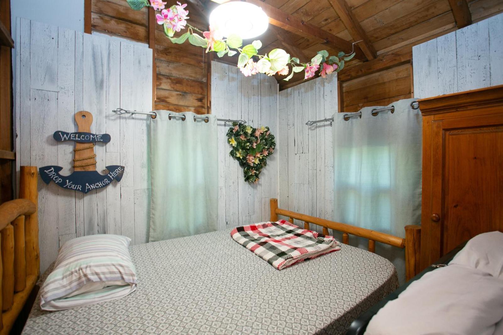 Fun Place With A Sandy Beach For Swimming, Boating, And Fishing, Featuring 3 Available Cabins Fenelon Falls Εξωτερικό φωτογραφία