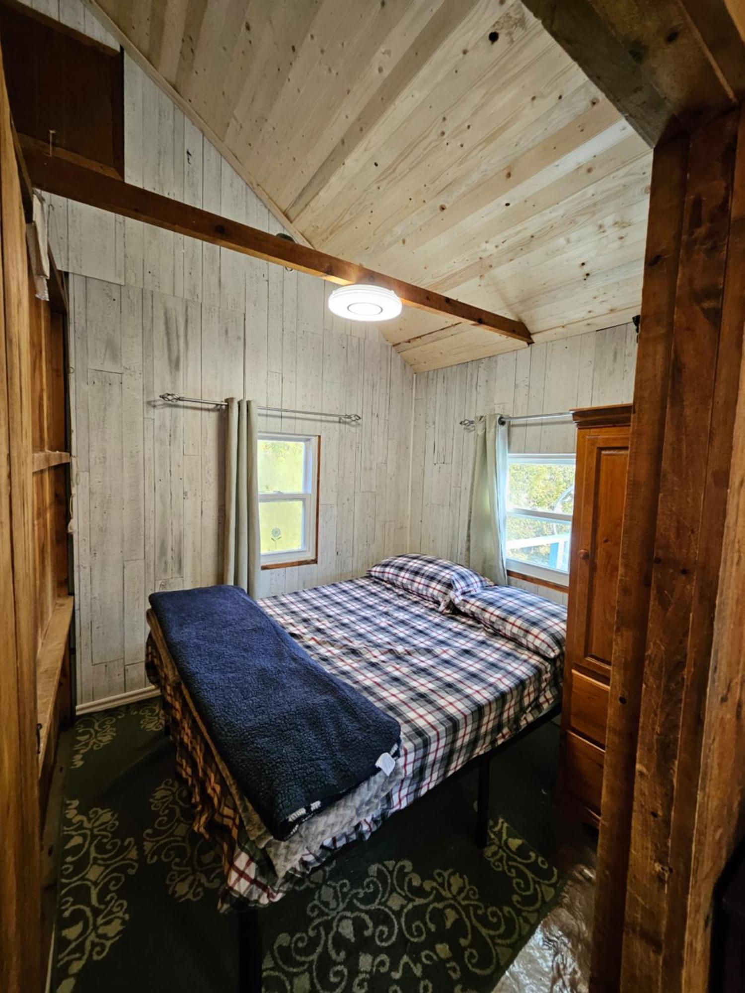 Fun Place With A Sandy Beach For Swimming, Boating, And Fishing, Featuring 3 Available Cabins Fenelon Falls Εξωτερικό φωτογραφία