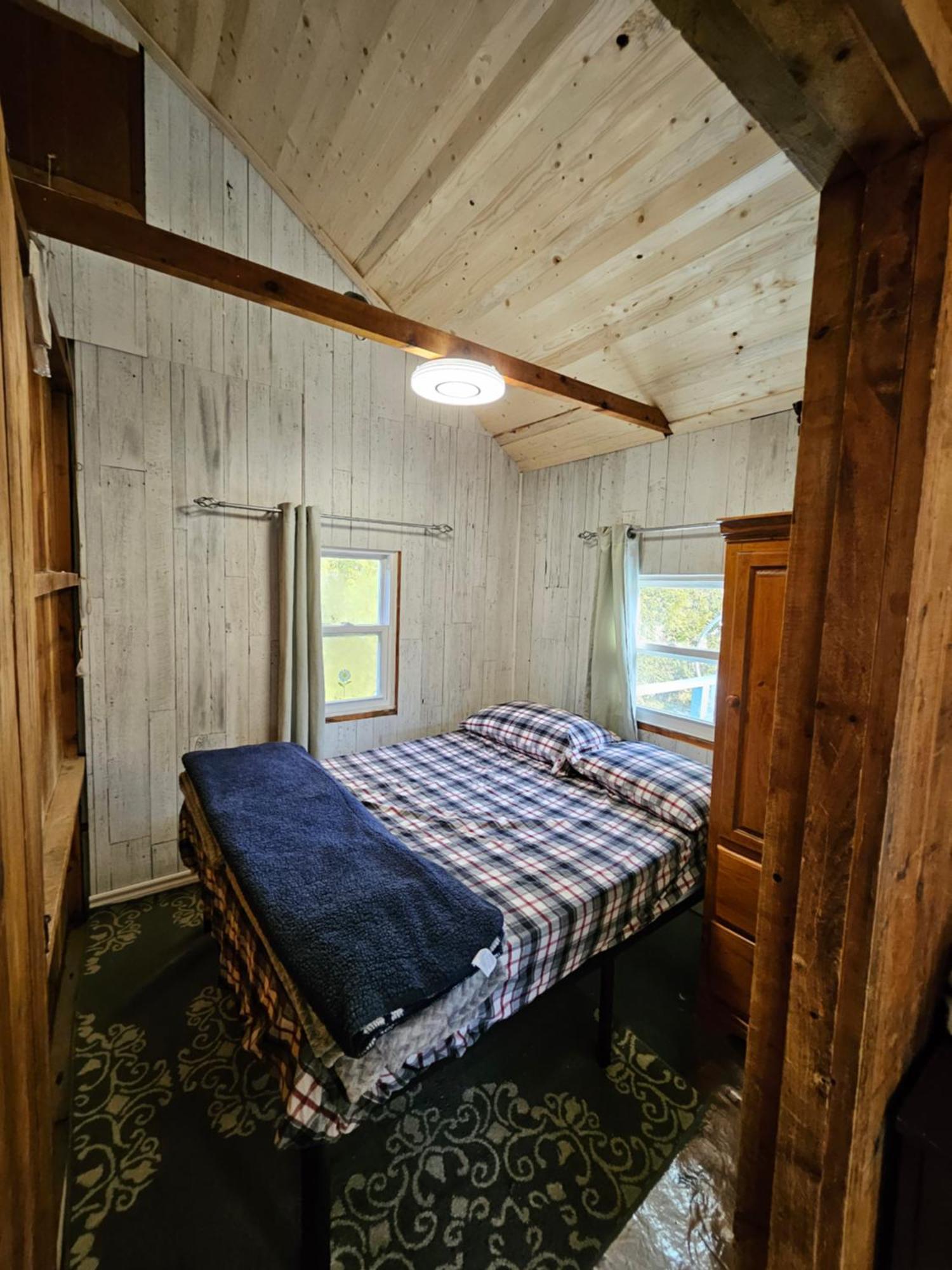 Fun Place With A Sandy Beach For Swimming, Boating, And Fishing, Featuring 3 Available Cabins Fenelon Falls Εξωτερικό φωτογραφία
